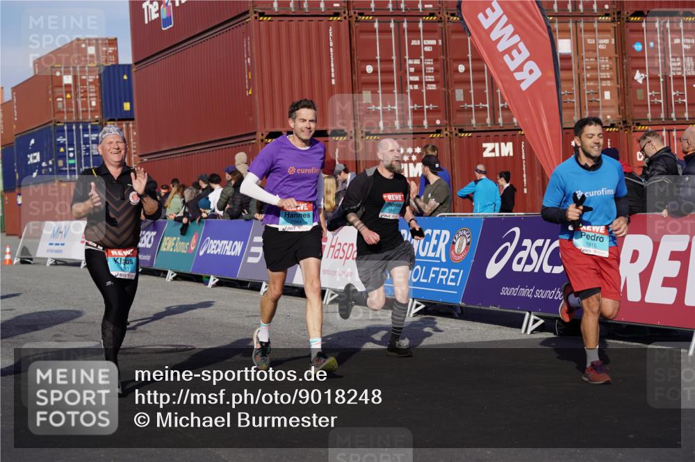 03.10.2025 - Köhlbrandbrückenlauf Michael Burmester http://msf.ph/oto/9018248 03.10.2025 10:17:57 Ziel 1164, 1471, 1513, 1812, 1815, 1831, 1941, 2361, 2372, 2499, 2670, 2984, 3017, 3175, 3762 meine-sportfotos.de