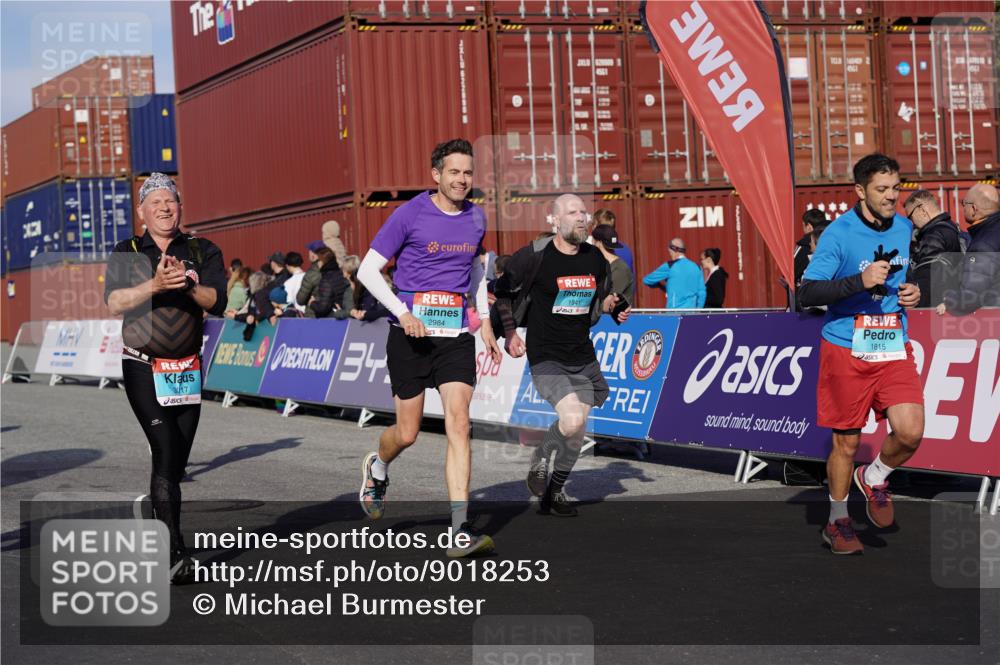 03.10.2025 - Köhlbrandbrückenlauf Michael Burmester http://msf.ph/oto/9018253 03.10.2025 10:17:57 Ziel 1164, 1471, 1513, 1812, 1815, 1831, 1941, 2361, 2372, 2499, 2670, 2984, 3017, 3175, 3762 meine-sportfotos.de