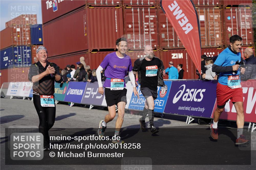 03.10.2025 - Köhlbrandbrückenlauf Michael Burmester http://msf.ph/oto/9018258 03.10.2025 10:17:57 Ziel 1164, 1471, 1513, 1812, 1815, 1831, 1941, 2361, 2372, 2499, 2670, 2984, 3017, 3175, 3762 meine-sportfotos.de