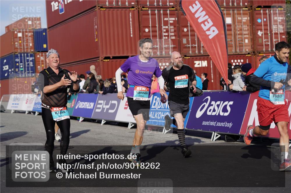 03.10.2025 - Köhlbrandbrückenlauf Michael Burmester http://msf.ph/oto/9018262 03.10.2025 10:17:58 Ziel 1164, 1471, 1513, 1812, 1815, 1831, 1941, 2361, 2372, 2670, 2984, 3017, 3175, 3486, 3487, 3762, 3826 meine-sportfotos.de