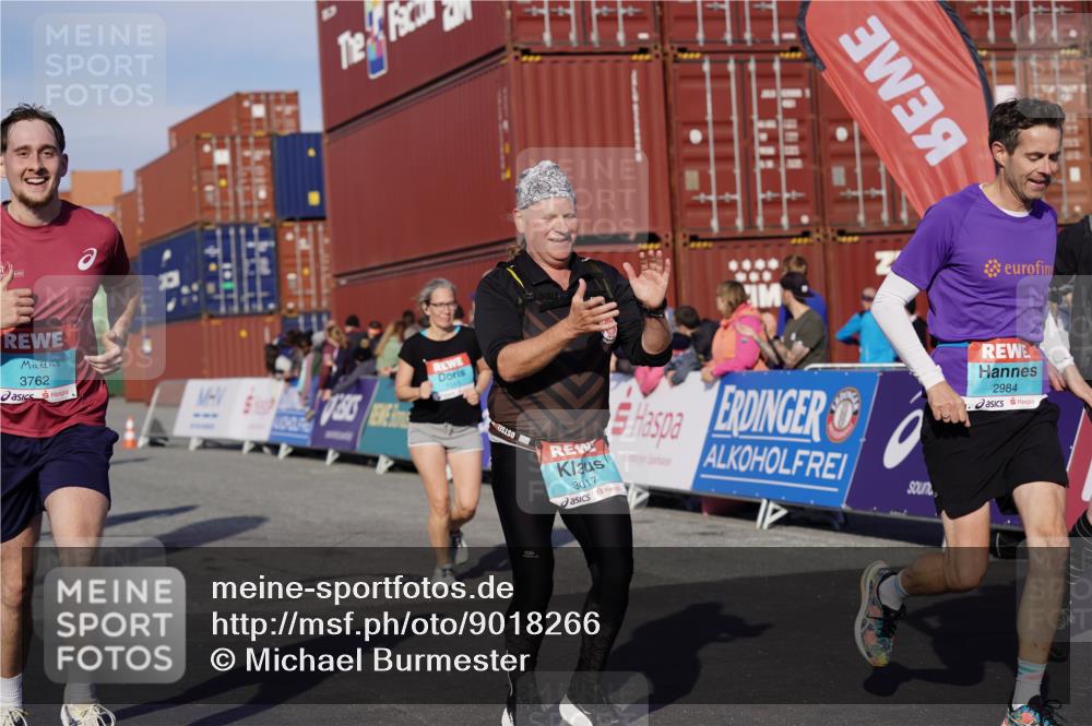 03.10.2025 - Köhlbrandbrückenlauf Michael Burmester http://msf.ph/oto/9018266 03.10.2025 10:17:58 Ziel 1164, 1471, 1513, 1812, 1815, 1831, 1941, 2361, 2372, 2670, 2984, 3017, 3175, 3486, 3487, 3762, 3826 meine-sportfotos.de