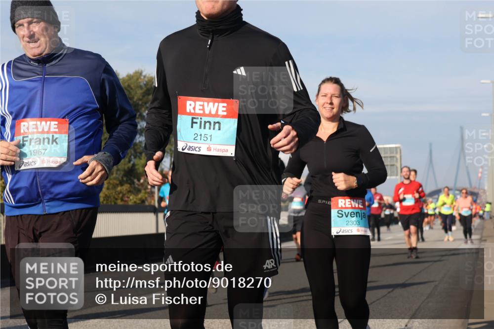 03.10.2025 - Köhlbrandbrückenlauf Luisa Fischer http://msf.ph/oto/9018270 03.10.2025 11:06:32 Position 3 1967, 2151, 2303 meine-sportfotos.de