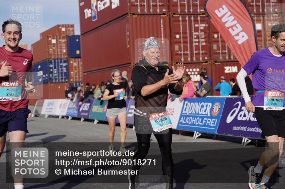 03.10.2025 - Köhlbrandbrückenlauf Michael Burmester http://msf.ph/oto/9018271 03.10.2025 10:17:58 Ziel 1164, 1471, 1513, 1812, 1815, 1831, 1941, 2361, 2372, 2670, 2984, 3017, 3175, 3486, 3487, 3762, 3826 meine-sportfotos.de