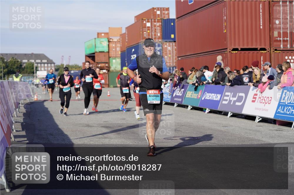 03.10.2025 - Köhlbrandbrückenlauf Michael Burmester http://msf.ph/oto/9018287 03.10.2025 10:18:01 Ziel 1471, 1513, 1812, 1815, 1941, 2361, 2984, 3017, 3175, 3486, 3487, 3762, 3826 meine-sportfotos.de