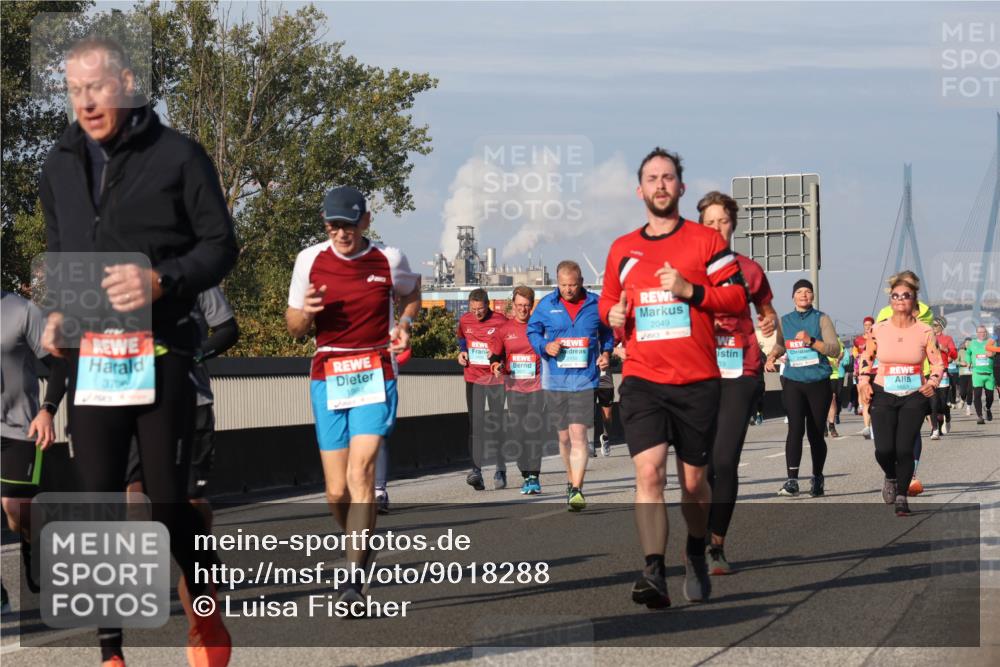 03.10.2025 - Köhlbrandbrückenlauf Luisa Fischer http://msf.ph/oto/9018288 03.10.2025 11:06:35 Position 3 370, 198, 2049, 39 meine-sportfotos.de