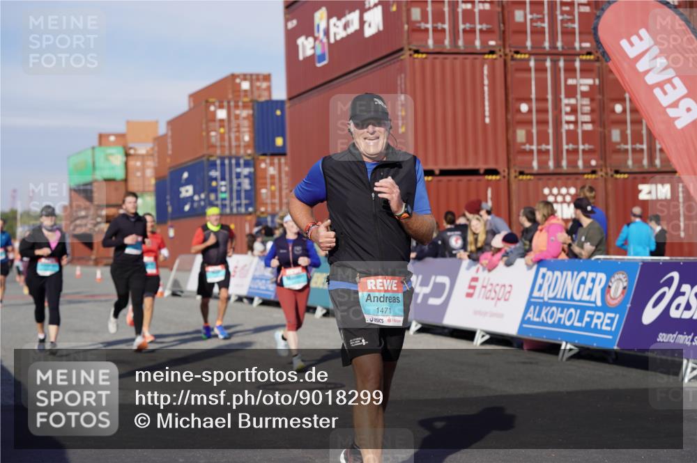 03.10.2025 - Köhlbrandbrückenlauf Michael Burmester http://msf.ph/oto/9018299 03.10.2025 10:18:02 Ziel 1121, 1471, 1513, 1812, 1815, 1941, 2361, 2544, 2984, 3175, 3486, 3487, 3762, 3826 meine-sportfotos.de