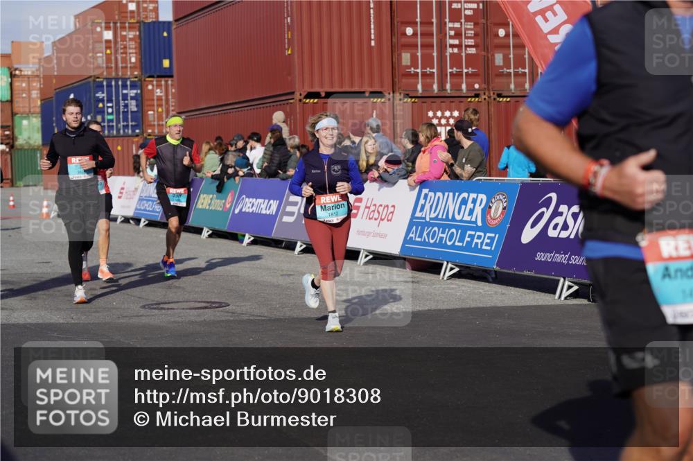 03.10.2025 - Köhlbrandbrückenlauf Michael Burmester http://msf.ph/oto/9018308 03.10.2025 10:18:03 Ziel 1121, 1471, 1513, 1812, 1941, 2544, 3175, 3310, 3486, 3487, 3762, 3826 meine-sportfotos.de