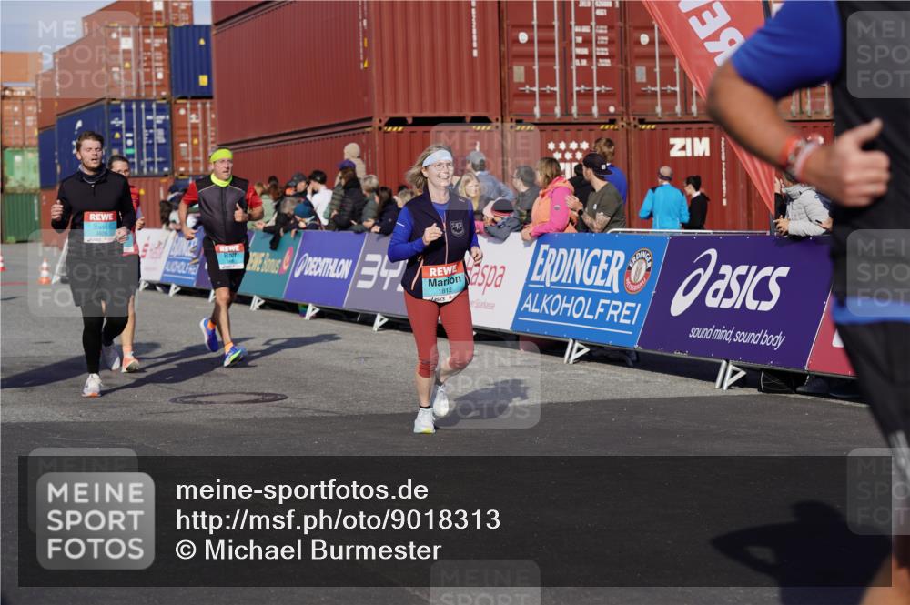 03.10.2025 - Köhlbrandbrückenlauf Michael Burmester http://msf.ph/oto/9018313 03.10.2025 10:18:04 Ziel 1121, 1471, 1812, 1834, 2544, 3175, 3310, 3486, 3487, 3826 meine-sportfotos.de