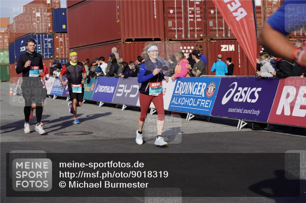 03.10.2025 - Köhlbrandbrückenlauf Michael Burmester http://msf.ph/oto/9018319 03.10.2025 10:18:04 Ziel 1121, 1471, 1812, 1834, 2544, 3175, 3310, 3486, 3487, 3826 meine-sportfotos.de