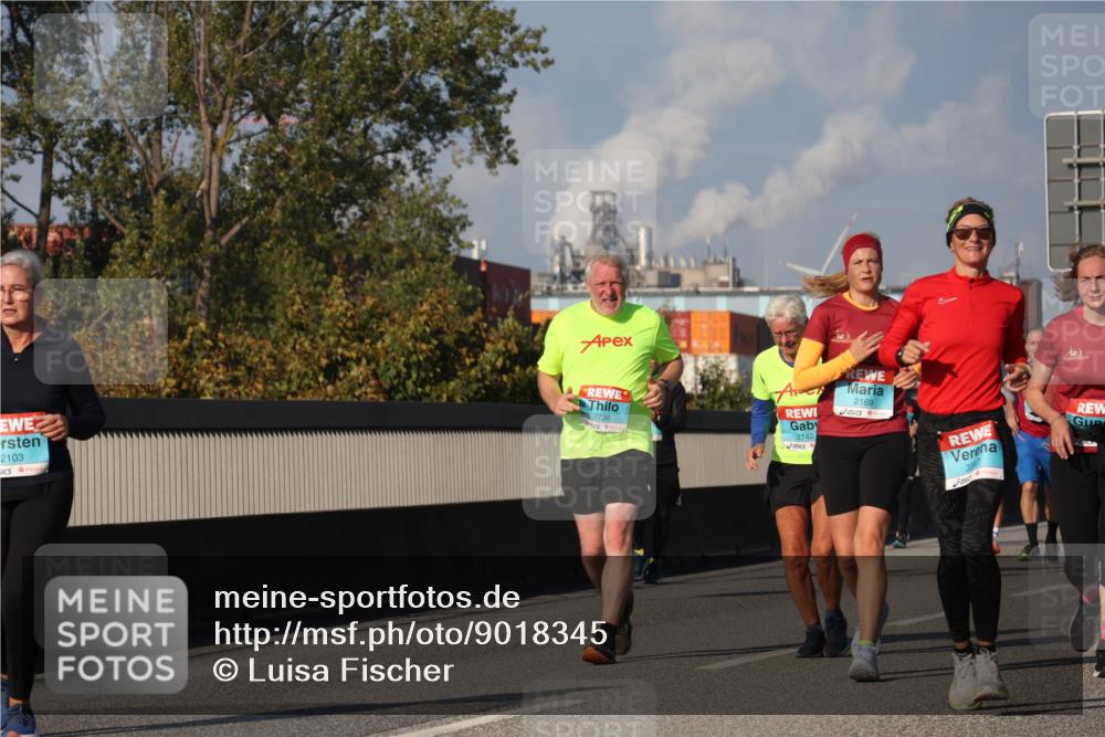 03.10.2025 - Köhlbrandbrückenlauf Luisa Fischer http://msf.ph/oto/9018345 03.10.2025 11:06:47 Position 3 2103, 2739, 2169, 2742 meine-sportfotos.de