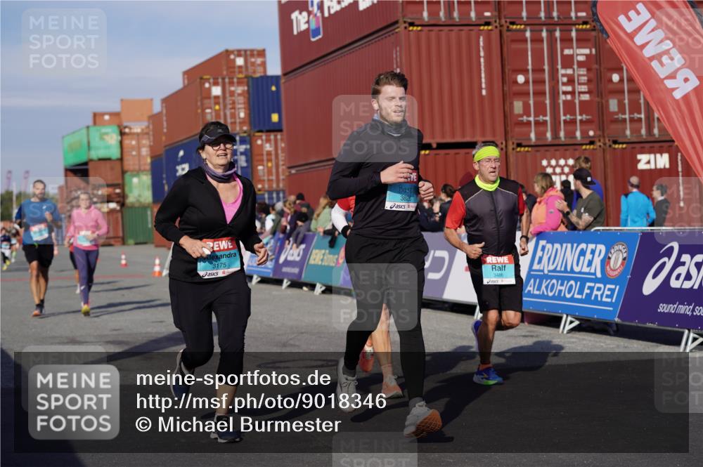 03.10.2025 - Köhlbrandbrückenlauf Michael Burmester http://msf.ph/oto/9018346 03.10.2025 10:18:05 Ziel 1121, 1812, 1834, 2544, 3175, 3310, 3486, 3487, 3826 meine-sportfotos.de