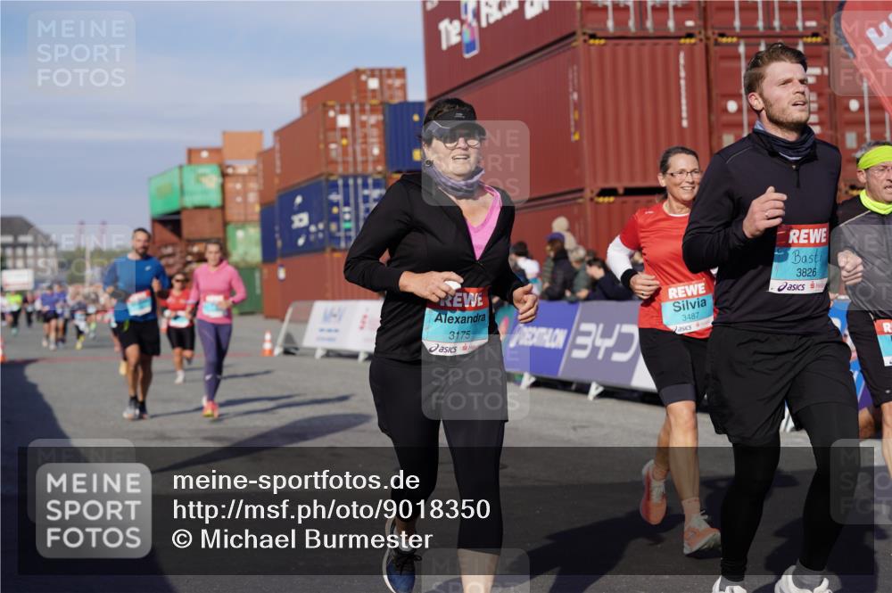 03.10.2025 - Köhlbrandbrückenlauf Michael Burmester http://msf.ph/oto/9018350 03.10.2025 10:18:06 Ziel 1121, 1812, 1834, 2544, 3175, 3310, 3486, 3487, 3826 meine-sportfotos.de
