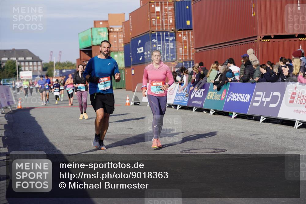 03.10.2025 - Köhlbrandbrückenlauf Michael Burmester http://msf.ph/oto/9018363 03.10.2025 10:18:07 Ziel 1121, 1812, 1834, 2544, 3175, 3310, 3486, 3487, 3826 meine-sportfotos.de