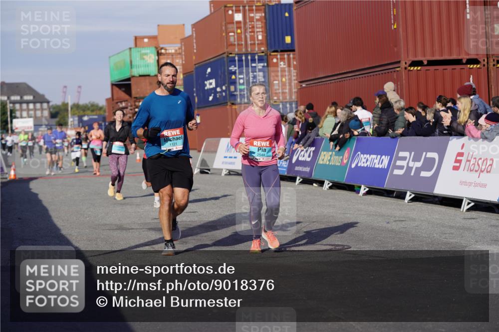 03.10.2025 - Köhlbrandbrückenlauf Michael Burmester http://msf.ph/oto/9018376 03.10.2025 10:18:08 Ziel 1121, 1812, 1834, 2544, 3175, 3310, 3486, 3487, 3826 meine-sportfotos.de