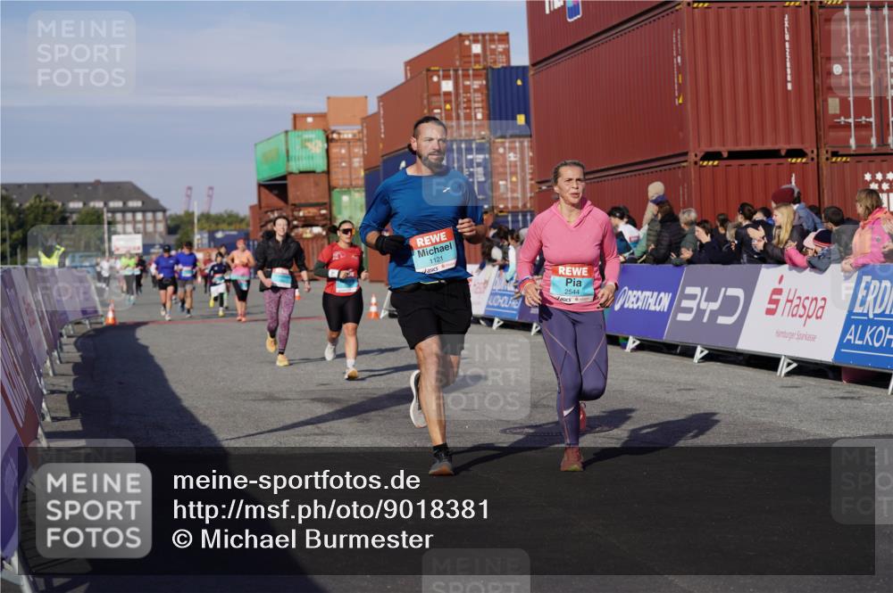 03.10.2025 - Köhlbrandbrückenlauf Michael Burmester http://msf.ph/oto/9018381 03.10.2025 10:18:08 Ziel 1121, 1812, 1834, 2544, 3175, 3310, 3486, 3487, 3826 meine-sportfotos.de