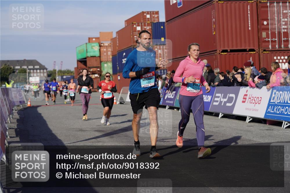 03.10.2025 - Köhlbrandbrückenlauf Michael Burmester http://msf.ph/oto/9018392 03.10.2025 10:18:08 Ziel 1121, 1812, 1834, 2544, 3175, 3310, 3486, 3487, 3826 meine-sportfotos.de