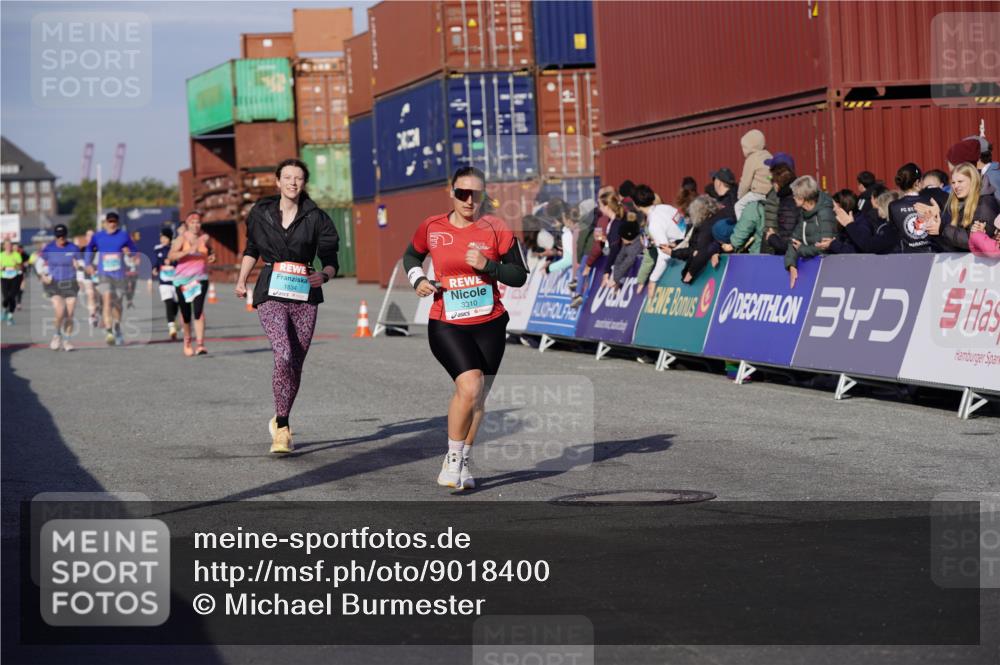 03.10.2025 - Köhlbrandbrückenlauf Michael Burmester http://msf.ph/oto/9018400 03.10.2025 10:18:10 Ziel 1121, 1834, 2544, 3273, 3308, 3310, 3486, 3487, 3826 meine-sportfotos.de