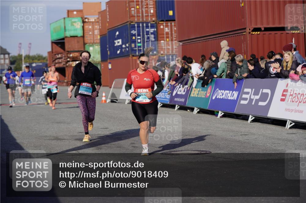 03.10.2025 - Köhlbrandbrückenlauf Michael Burmester http://msf.ph/oto/9018409 03.10.2025 10:18:10 Ziel 1121, 1834, 2544, 3273, 3308, 3310, 3486, 3487, 3826 meine-sportfotos.de