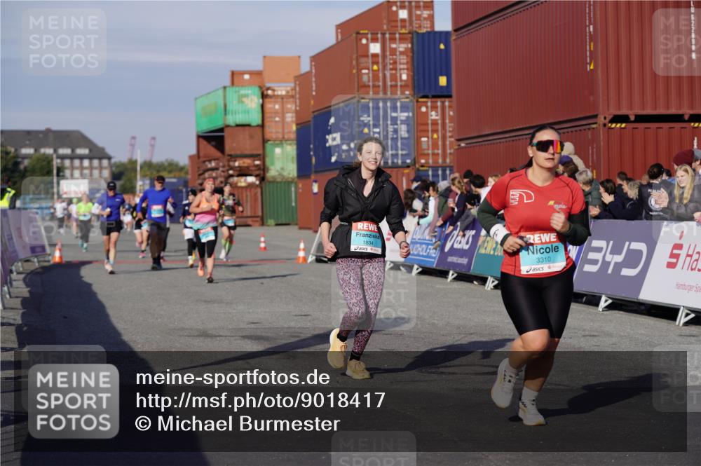 03.10.2025 - Köhlbrandbrückenlauf Michael Burmester http://msf.ph/oto/9018417 03.10.2025 10:18:11 Ziel 1121, 1834, 2544, 3176, 3178, 3273, 3308, 3310 meine-sportfotos.de