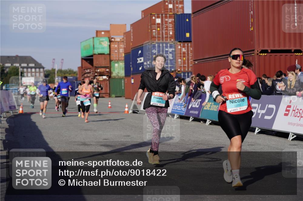 03.10.2025 - Köhlbrandbrückenlauf Michael Burmester http://msf.ph/oto/9018422 03.10.2025 10:18:11 Ziel 1121, 1834, 2544, 3176, 3178, 3273, 3308, 3310 meine-sportfotos.de
