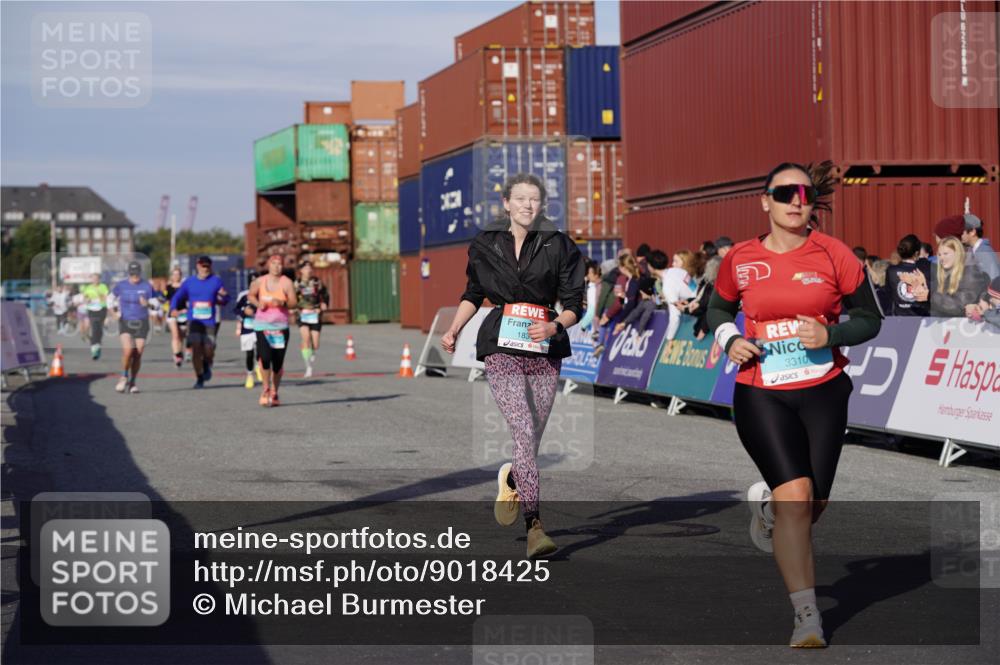 03.10.2025 - Köhlbrandbrückenlauf Michael Burmester http://msf.ph/oto/9018425 03.10.2025 10:18:11 Ziel 1121, 1834, 2544, 3176, 3178, 3273, 3308, 3310 meine-sportfotos.de