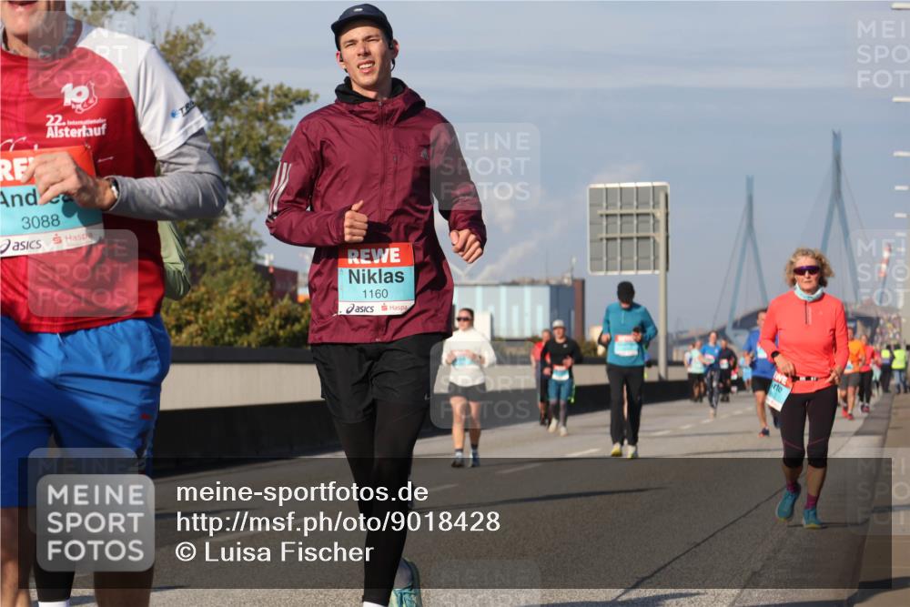 03.10.2025 - Köhlbrandbrückenlauf Luisa Fischer http://msf.ph/oto/9018428 03.10.2025 11:07:02 Position 3 19, 22, 3088, 1160 meine-sportfotos.de