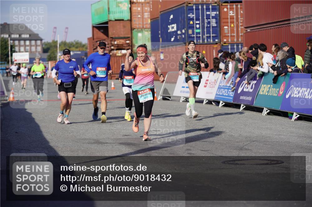 03.10.2025 - Köhlbrandbrückenlauf Michael Burmester http://msf.ph/oto/9018432 03.10.2025 10:18:14 Ziel 1121, 1485, 1719, 1834, 2413, 2544, 3176, 3178, 3273, 3308, 3310 meine-sportfotos.de