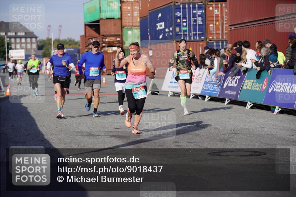 03.10.2025 - Köhlbrandbrückenlauf Michael Burmester http://msf.ph/oto/9018437 03.10.2025 10:18:14 Ziel 1121, 1485, 1719, 1834, 2413, 2544, 3176, 3178, 3273, 3308, 3310 meine-sportfotos.de