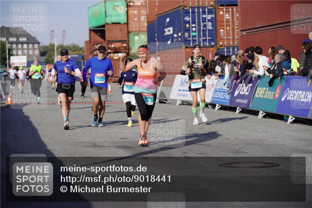 03.10.2025 - Köhlbrandbrückenlauf Michael Burmester http://msf.ph/oto/9018441 03.10.2025 10:18:15 Ziel 1485, 1719, 1834, 2413, 3176, 3178, 3273, 3308, 3310 meine-sportfotos.de