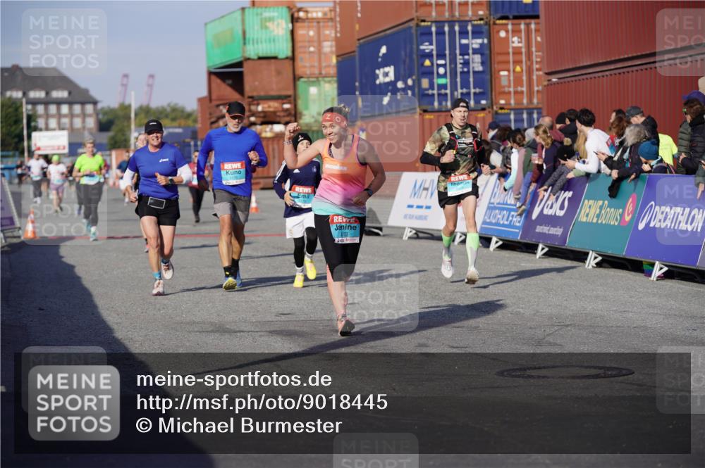 03.10.2025 - Köhlbrandbrückenlauf Michael Burmester http://msf.ph/oto/9018445 03.10.2025 10:18:15 Ziel 1485, 1719, 1834, 2413, 3176, 3178, 3273, 3308, 3310 meine-sportfotos.de