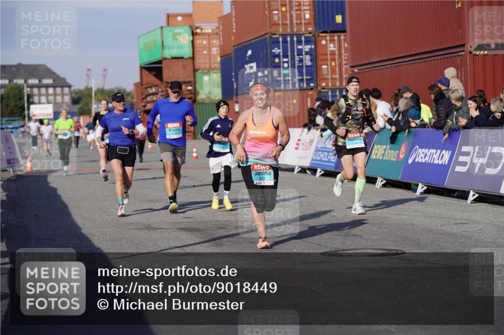 03.10.2025 - Köhlbrandbrückenlauf Michael Burmester http://msf.ph/oto/9018449 03.10.2025 10:18:15 Ziel 1485, 1719, 1834, 2413, 3176, 3178, 3273, 3308, 3310 meine-sportfotos.de