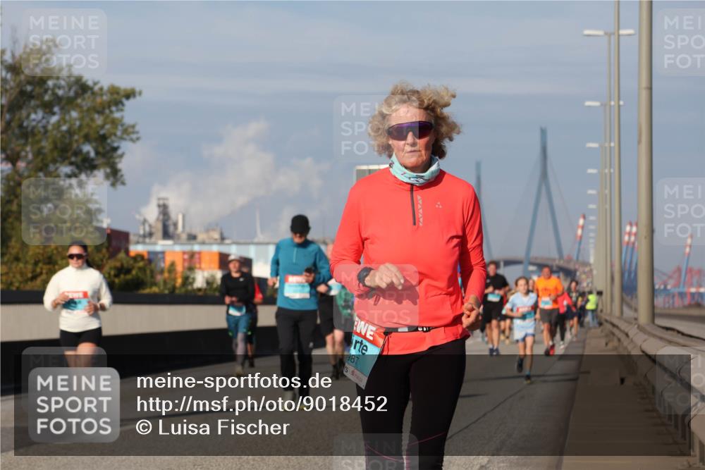 03.10.2025 - Köhlbrandbrückenlauf Luisa Fischer http://msf.ph/oto/9018452 03.10.2025 11:07:06 Position 3 987 meine-sportfotos.de