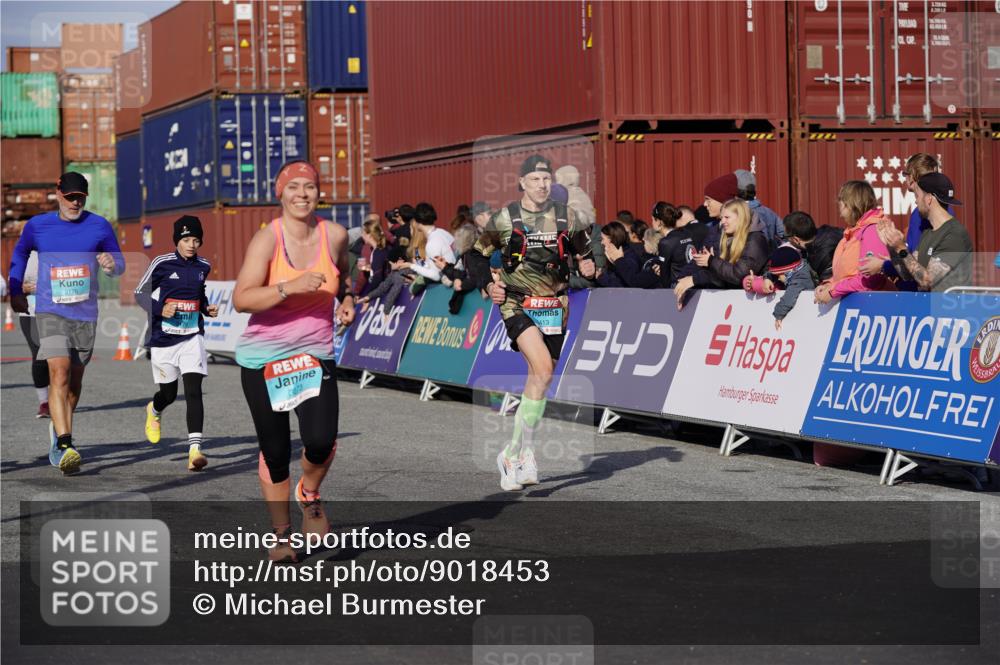 03.10.2025 - Köhlbrandbrückenlauf Michael Burmester http://msf.ph/oto/9018453 03.10.2025 10:18:16 Ziel 1485, 1719, 1834, 1932, 2413, 2502, 3176, 3178, 3273, 3308 meine-sportfotos.de