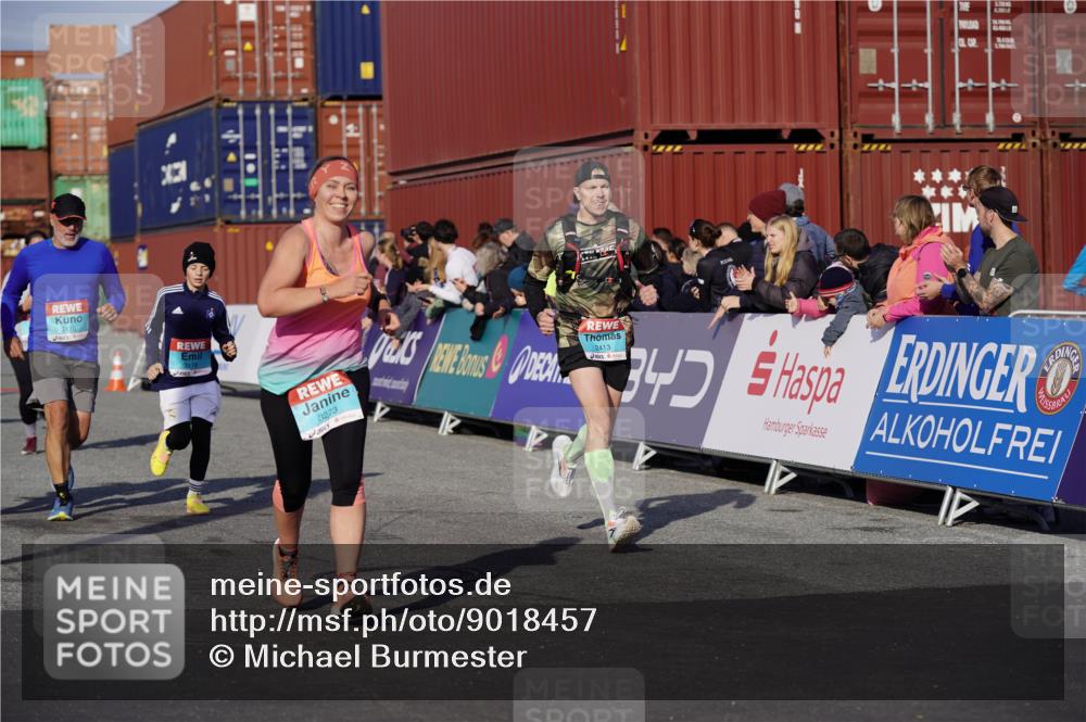 03.10.2025 - Köhlbrandbrückenlauf Michael Burmester http://msf.ph/oto/9018457 03.10.2025 10:18:16 Ziel 1485, 1719, 1834, 1932, 2413, 2502, 3176, 3178, 3273, 3308 meine-sportfotos.de
