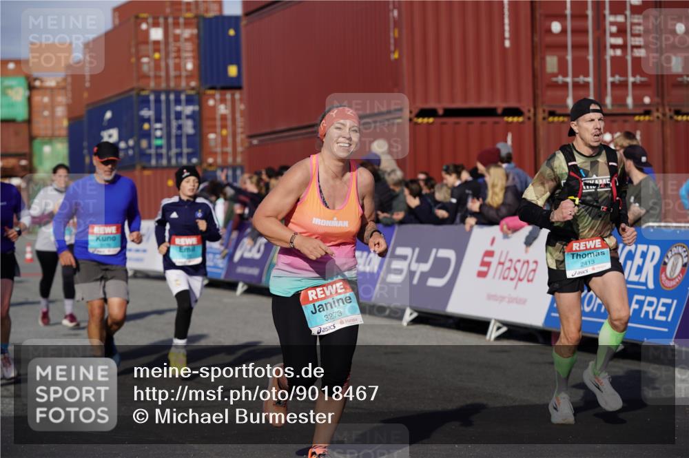 03.10.2025 - Köhlbrandbrückenlauf Michael Burmester http://msf.ph/oto/9018467 03.10.2025 10:18:17 Ziel 1485, 1719, 1932, 2413, 2502, 3176, 3178, 3273, 3308 meine-sportfotos.de