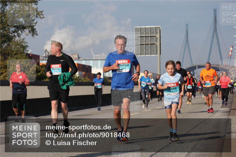 03.10.2025 - Köhlbrandbrückenlauf Luisa Fischer http://msf.ph/oto/9018468 03.10.2025 11:07:11 Position 3 2873, 2862, 2861 meine-sportfotos.de