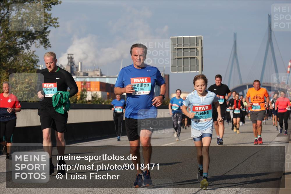 03.10.2025 - Köhlbrandbrückenlauf Luisa Fischer http://msf.ph/oto/9018471 03.10.2025 11:07:12 Position 3 2873, 2862, 2861 meine-sportfotos.de