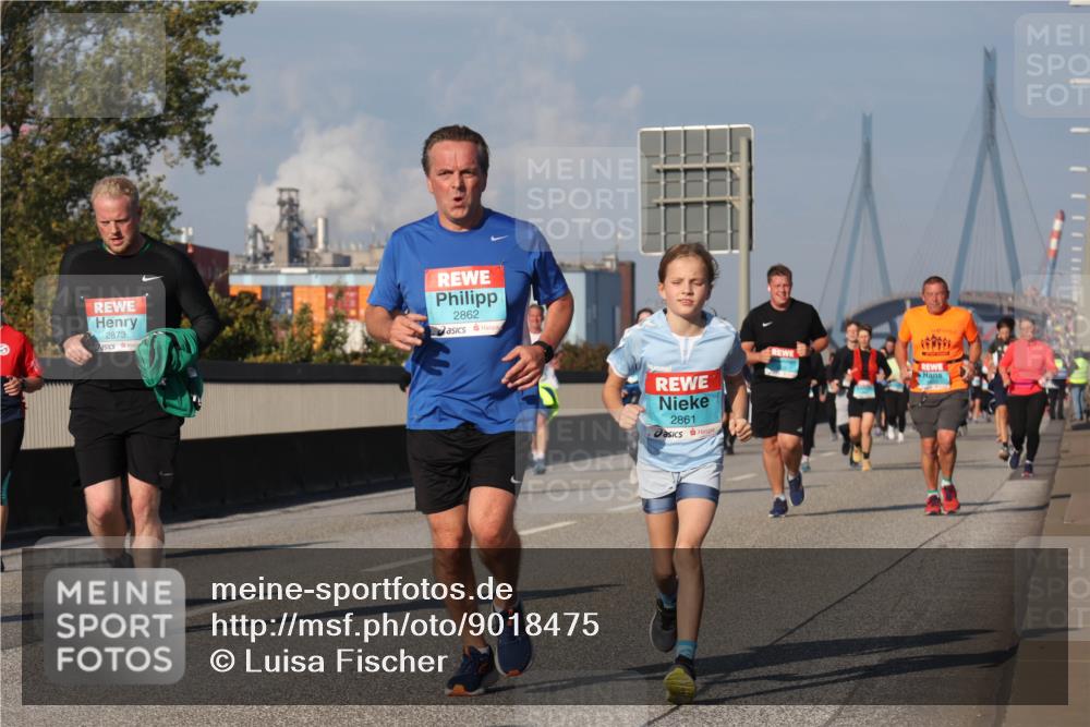 03.10.2025 - Köhlbrandbrückenlauf Luisa Fischer http://msf.ph/oto/9018475 03.10.2025 11:07:12 Position 3 2873, 2862, 2861 meine-sportfotos.de
