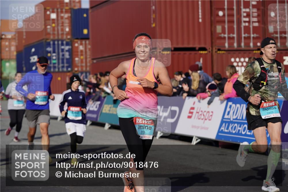 03.10.2025 - Köhlbrandbrückenlauf Michael Burmester http://msf.ph/oto/9018476 03.10.2025 10:18:17 Ziel 1485, 1719, 1932, 2413, 2502, 3176, 3178, 3273, 3308 meine-sportfotos.de