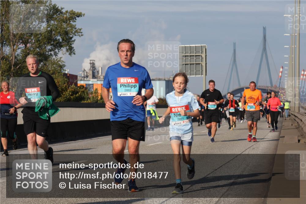 03.10.2025 - Köhlbrandbrückenlauf Luisa Fischer http://msf.ph/oto/9018477 03.10.2025 11:07:13 Position 3 2873, 2862, 2861 meine-sportfotos.de