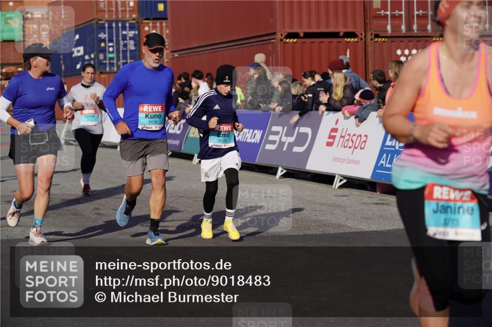 03.10.2025 - Köhlbrandbrückenlauf Michael Burmester http://msf.ph/oto/9018483 03.10.2025 10:18:18 Ziel 1485, 1719, 1932, 2413, 2502, 3176, 3178, 3273, 3308 meine-sportfotos.de