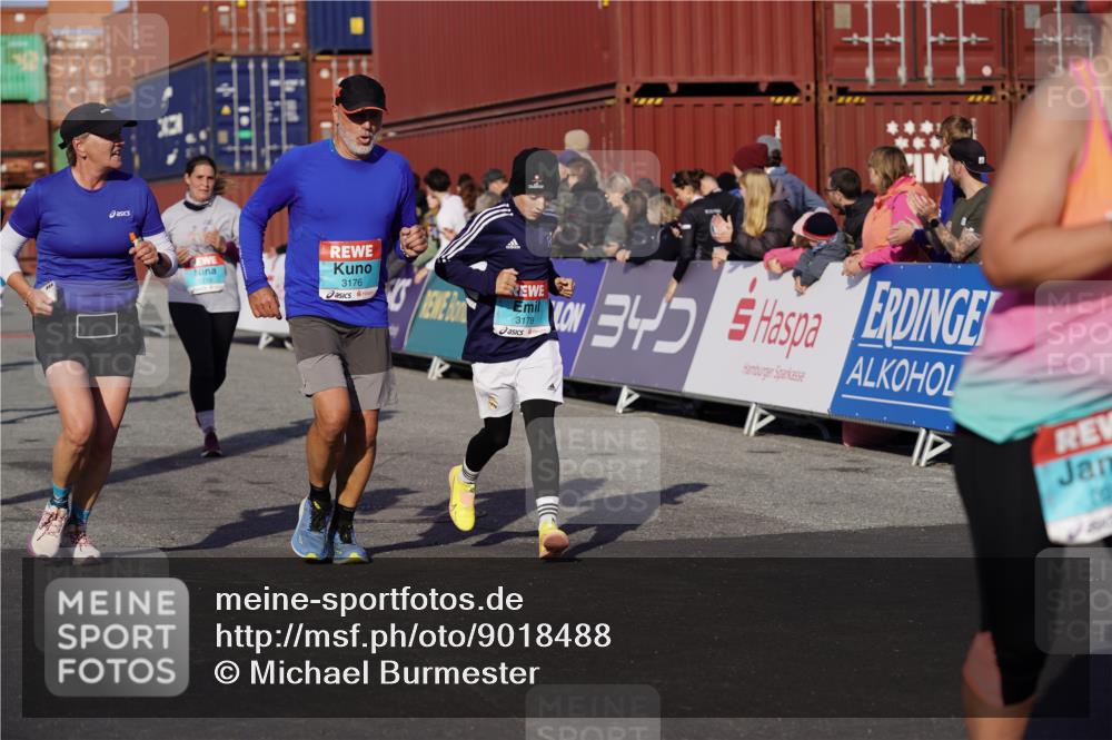 03.10.2025 - Köhlbrandbrückenlauf Michael Burmester http://msf.ph/oto/9018488 03.10.2025 10:18:18 Ziel 1485, 1719, 1932, 2413, 2502, 3176, 3178, 3273, 3308 meine-sportfotos.de
