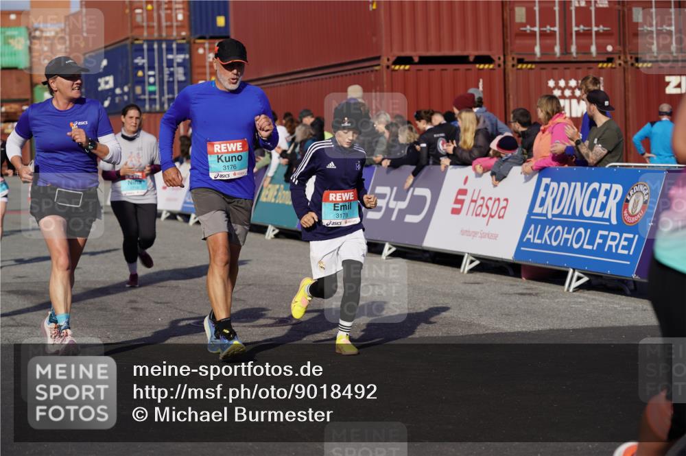03.10.2025 - Köhlbrandbrückenlauf Michael Burmester http://msf.ph/oto/9018492 03.10.2025 10:18:18 Ziel 1485, 1719, 1932, 2413, 2502, 3176, 3178, 3273, 3308 meine-sportfotos.de