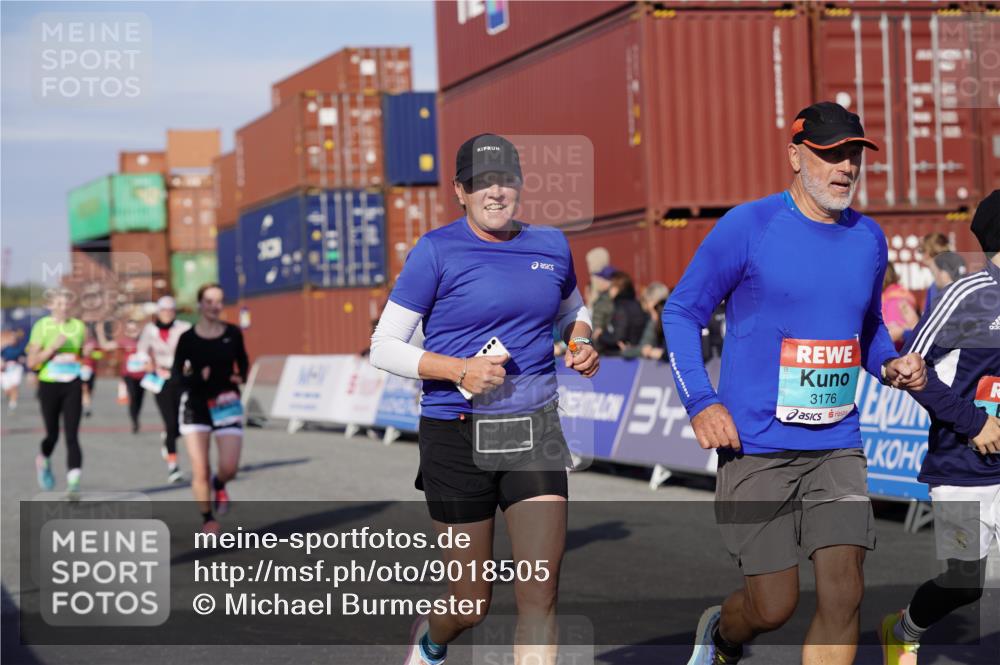 03.10.2025 - Köhlbrandbrückenlauf Michael Burmester http://msf.ph/oto/9018505 03.10.2025 10:18:19 Ziel 1485, 1719, 1932, 2413, 2502, 3176, 3178, 3273, 3308 meine-sportfotos.de