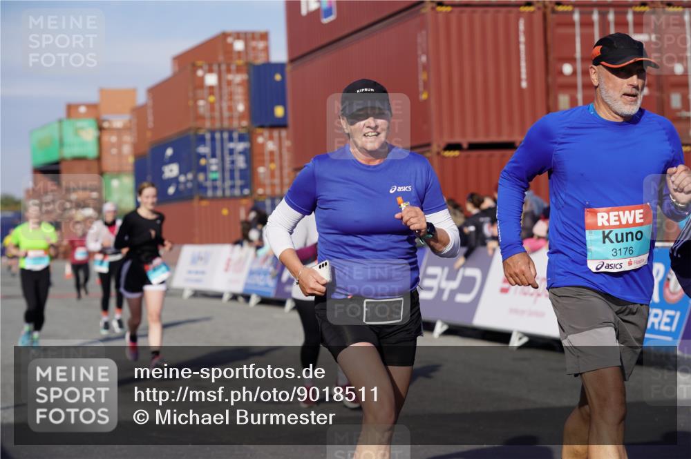 03.10.2025 - Köhlbrandbrückenlauf Michael Burmester http://msf.ph/oto/9018511 03.10.2025 10:18:20 Ziel 1485, 1719, 1778, 1920, 1932, 2413, 2502, 3176, 3178, 3273, 3308 meine-sportfotos.de