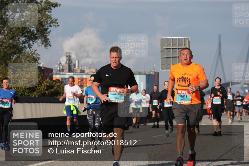 03.10.2025 - Köhlbrandbrückenlauf Luisa Fischer http://msf.ph/oto/9018512 03.10.2025 11:07:18 Position 3 12, 1855, 1853 meine-sportfotos.de