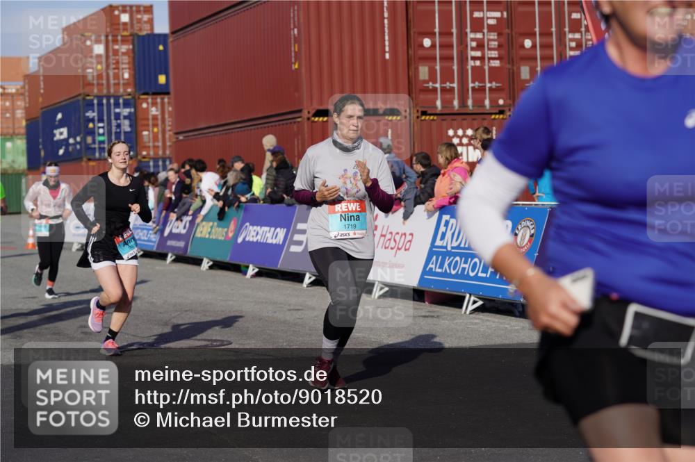 03.10.2025 - Köhlbrandbrückenlauf Michael Burmester http://msf.ph/oto/9018520 03.10.2025 10:18:21 Ziel 1485, 1719, 1778, 1920, 1932, 2413, 2502, 3176, 3178, 3273, 3308 meine-sportfotos.de