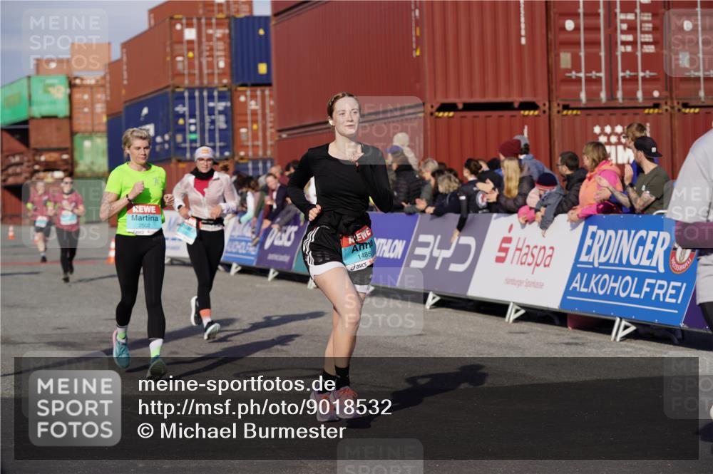 03.10.2025 - Köhlbrandbrückenlauf Michael Burmester http://msf.ph/oto/9018532 03.10.2025 10:18:22 Ziel 1485, 1719, 1778, 1920, 1932, 2413, 2502, 3176, 3178, 3308 meine-sportfotos.de