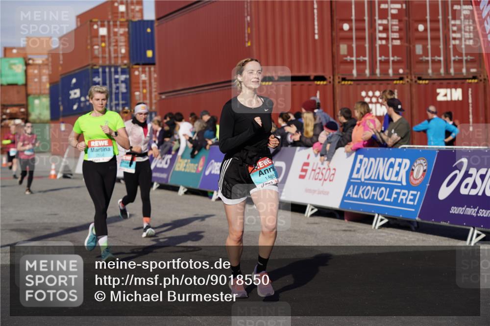 03.10.2025 - Köhlbrandbrückenlauf Michael Burmester http://msf.ph/oto/9018550 03.10.2025 10:18:22 Ziel 1485, 1719, 1778, 1920, 1932, 2413, 2502, 3176, 3178, 3308 meine-sportfotos.de