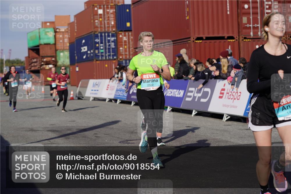 03.10.2025 - Köhlbrandbrückenlauf Michael Burmester http://msf.ph/oto/9018554 03.10.2025 10:18:23 Ziel 1485, 1719, 1778, 1920, 1932, 2413, 2502, 2800, 3176, 3178, 3833 meine-sportfotos.de